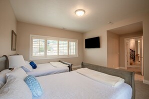 5 Schlafzimmer, Schreibtisch, Reisekinderbett, kostenloses WLAN