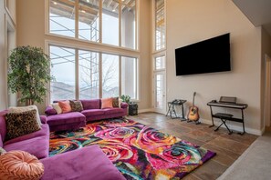 Smart TV, fireplace, ping pong, offices - The Ultimate Monthly Rental| Game Room & Ski Views (North Salt Lake)