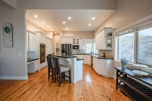 Fridge, oven, stovetop, dishwasher - The Ultimate Monthly Rental| Game Room & Ski Views (North Salt Lake)