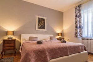 2 عدّة غرف نوم ومكواة/لوح كي وواي فاي وملاءات أسرّة