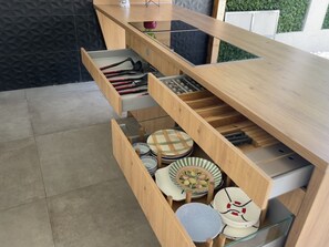 Kjøleskap, mikrobølgeovn, ovn og oppvaskmaskin