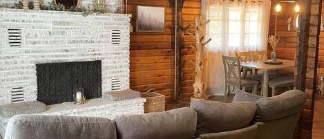 TV, caminetto, videogiochi