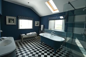 Shower, hair dryer, towels, soap - Lissadell on the Sea, Exclusive Seashore Rental on The Lissadell Estate (Lissadell Estate Ballinfull)