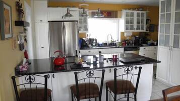 冷蔵庫、電子レンジ、コンロ、食器洗い機