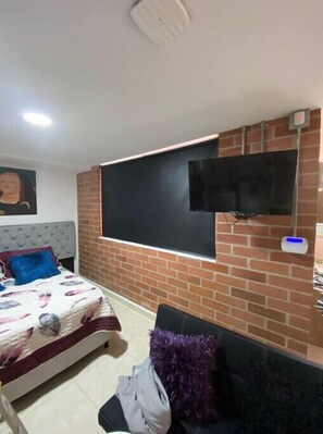 1 bedroom, desk - Studio loft la bosque independiente 101
 (Medellín)