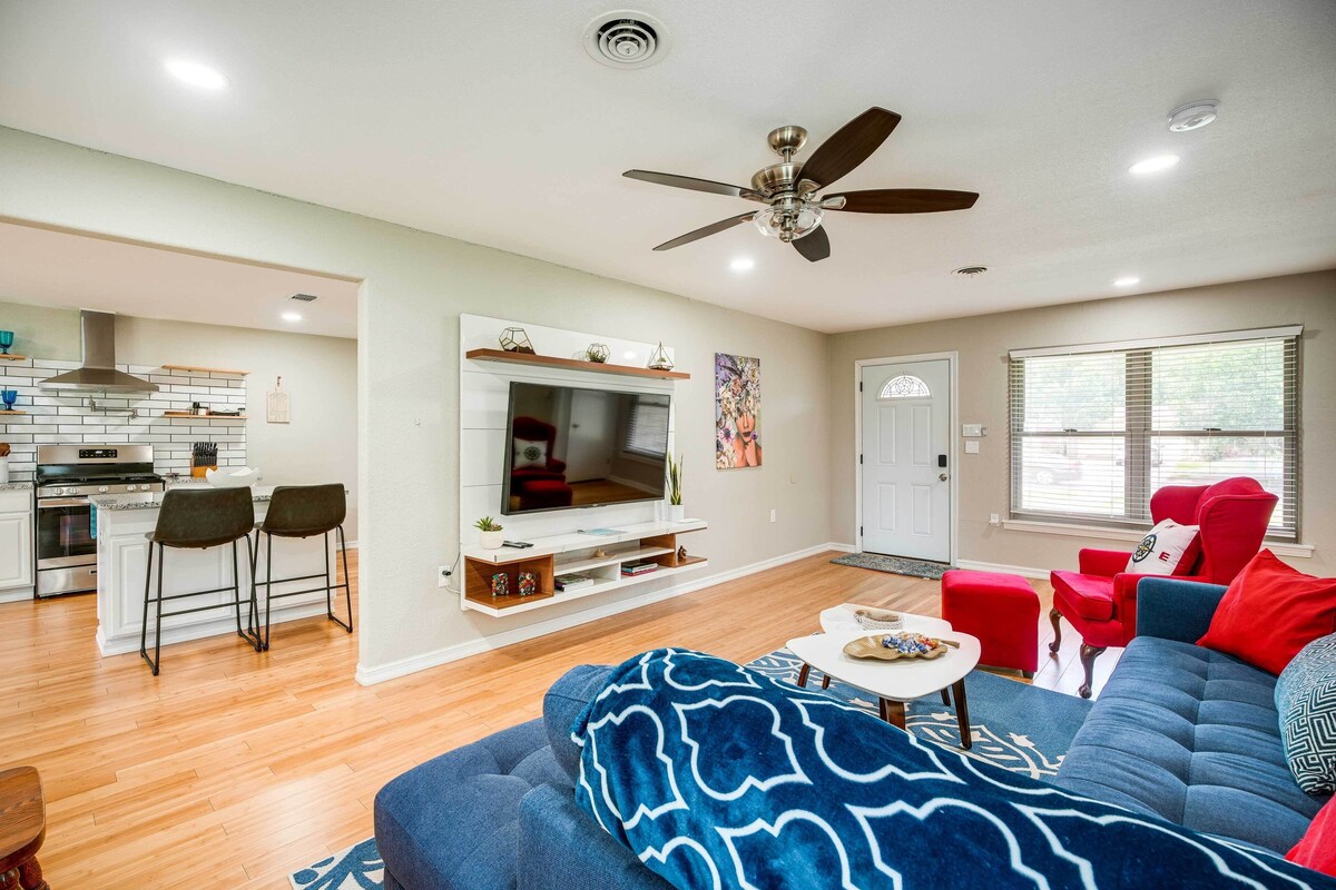 Spacious Yard: Pet-Friendly Home in San Antonio!