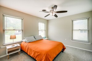 3 bedrooms, desk, iron/ironing board, WiFi - Spacious Yard: Pet-Friendly Home in San Antonio! (San Antonio)