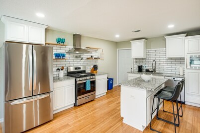 Spacious Yard: Pet-Friendly Home in San Antonio!