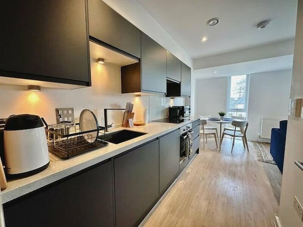 Fridge, microwave, oven, stovetop