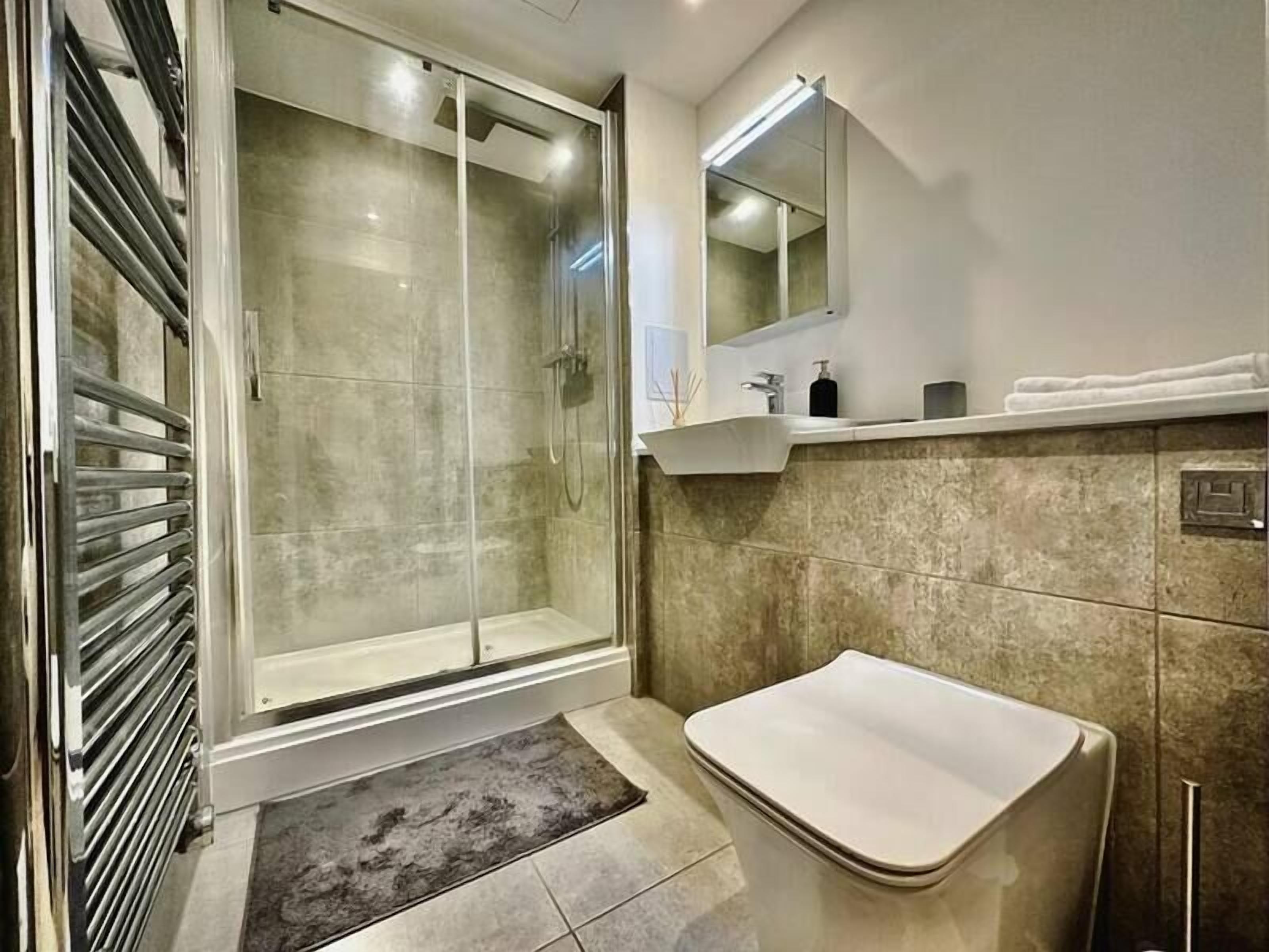 Shower, towels