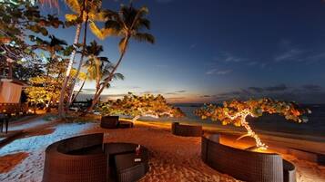 Camastros y toallas de playa