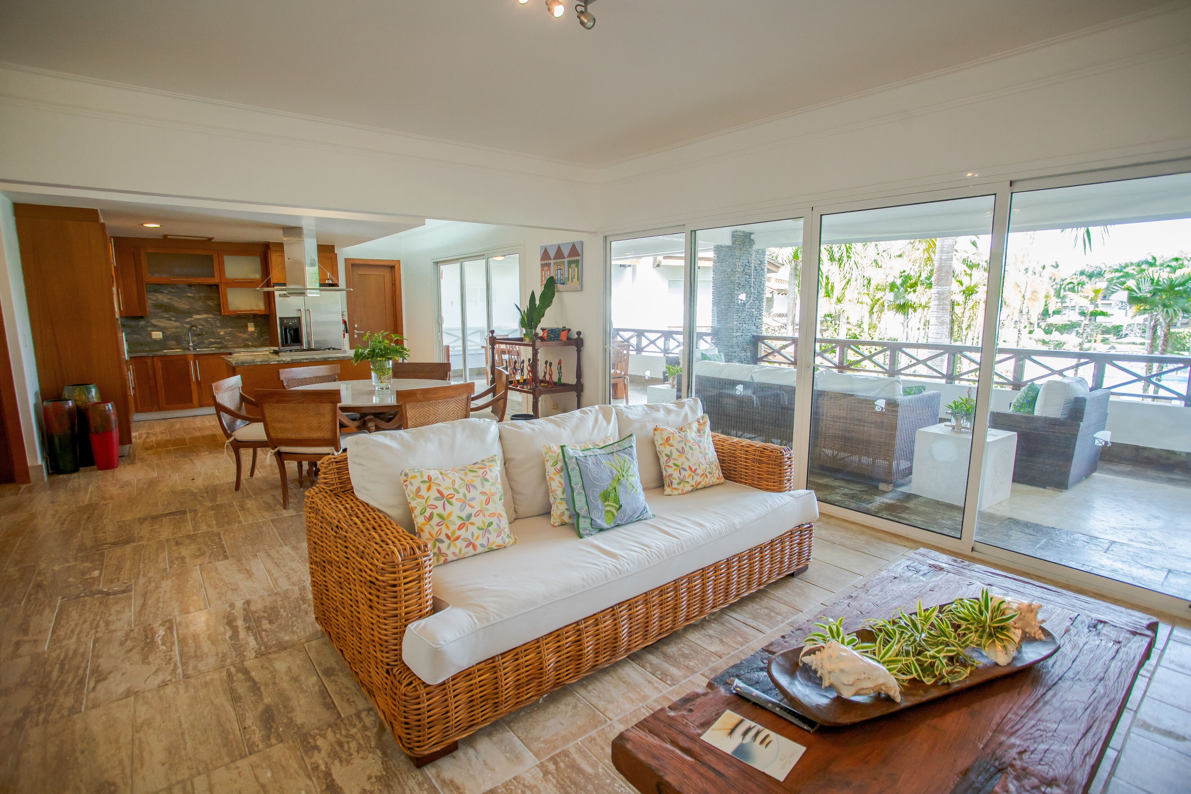 Fernseher, Tischtennisplatte