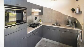 Réfrigérateur, plaque de cuisson, cafetiÚre/bouilloire