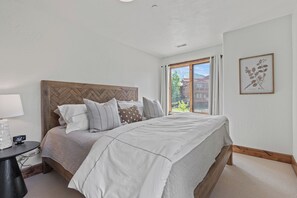 5 bedrooms, desk, iron/ironing board, travel cot - Mountain Escape Townhome Deer Valley East Village (Heber City)