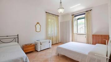 2 bedrooms, iron/ironing board, free WiFi