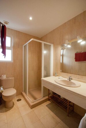 Doccia, asciugacapelli, bidet, asciugamani