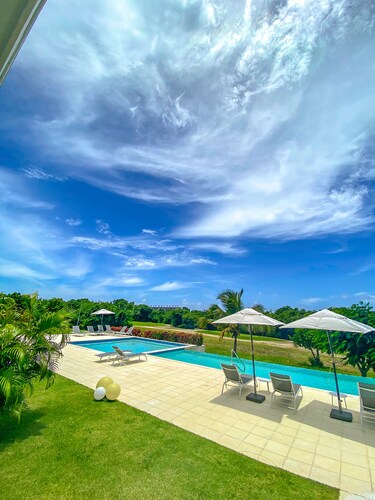 Awesome 2-Bedroom Apartment with a Pool View - Golf Course in Front