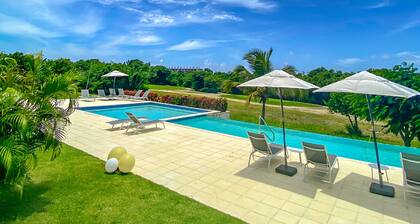 Awesome 2-Bedroom Apartment with a Pool View - Golf Course in Front