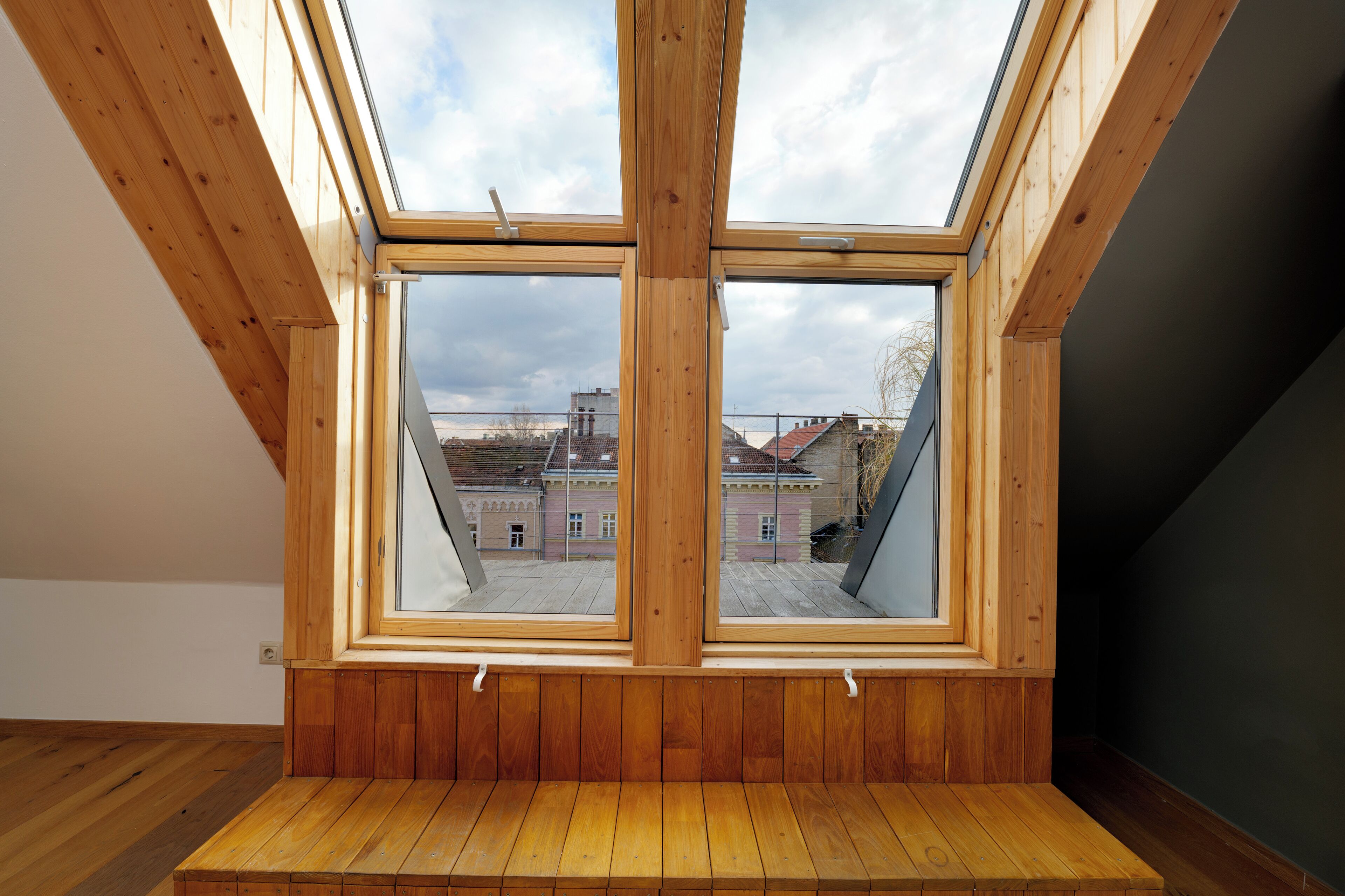 المنشأة من الداخل