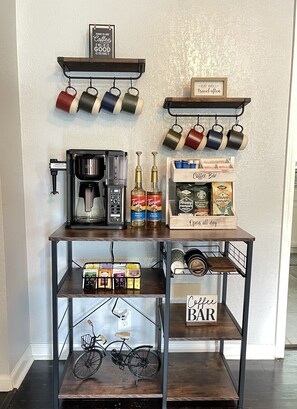 Interior - The Original Rustic- Spacious 3 bedroom with large back patio- Family friendly  (San Antonio)