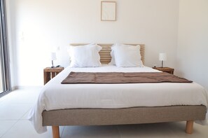 5 slaapkamers, een strijkplank/strijkijzer, reisbedje, gratis wifi