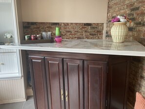Fridge, microwave, oven, stovetop - Pool Slide Hot Tub Sauna Retreat Sleeps 10 (Waxahachie)