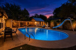 Outdoor pool - Pool Slide Hot Tub Sauna Retreat Sleeps 10 (Waxahachie)