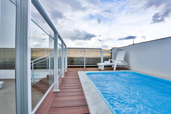 Outdoor pool - MG Business Hotel & Residence (Cuiabá)