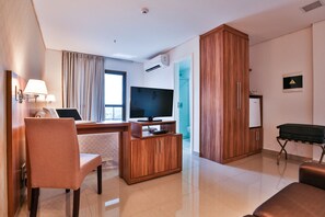 Executive Double Room, 1 Queen Bed | Desk, laptop workspace, blackout drapes, iron/ironing board - MG Business Hotel & Residence (Cuiabá)