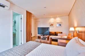 Executive Double Room, 1 Queen Bed | Desk, laptop workspace, blackout curtains, iron/ironing board - MG Business Hotel & Residence (Cuiabá)