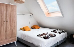 1 bedroom, free WiFi, bed sheets