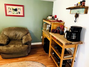 Interior - Private Glamping Cabin set in Woodland Paradise- Welcome to the Rustic Roost! (Walton)