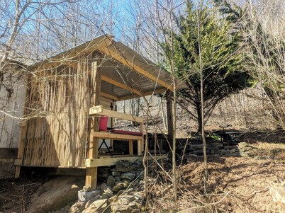 Private Glamping Cabin set in Woodland Paradise- Welcome to the Rustic Roost!