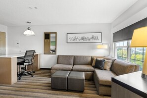 Classic Suite, 1 Bedroom, Non Smoking | Living area