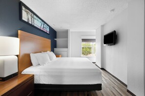 Deluxe Suite, 2 Bedrooms, Non Smoking | Blackout curtains - Alma Arboretum (Austin)