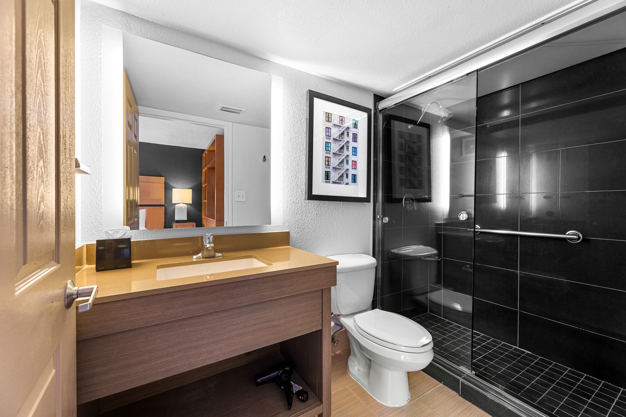 Studio Suite Deluks, 1 Tempat Tidur King dengan tempat tidur Sofa, Bebas Asap Rokok | Kamar mandi | Handuk
