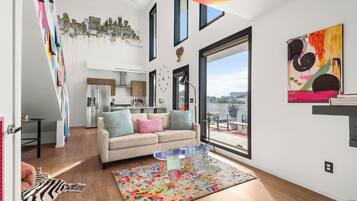 Smart-TV, Videospiele, Bücher, Musikbibliothek