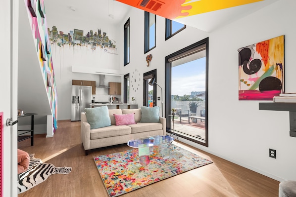 Smart-TV, Videospiele, Bücher, Musikbibliothek