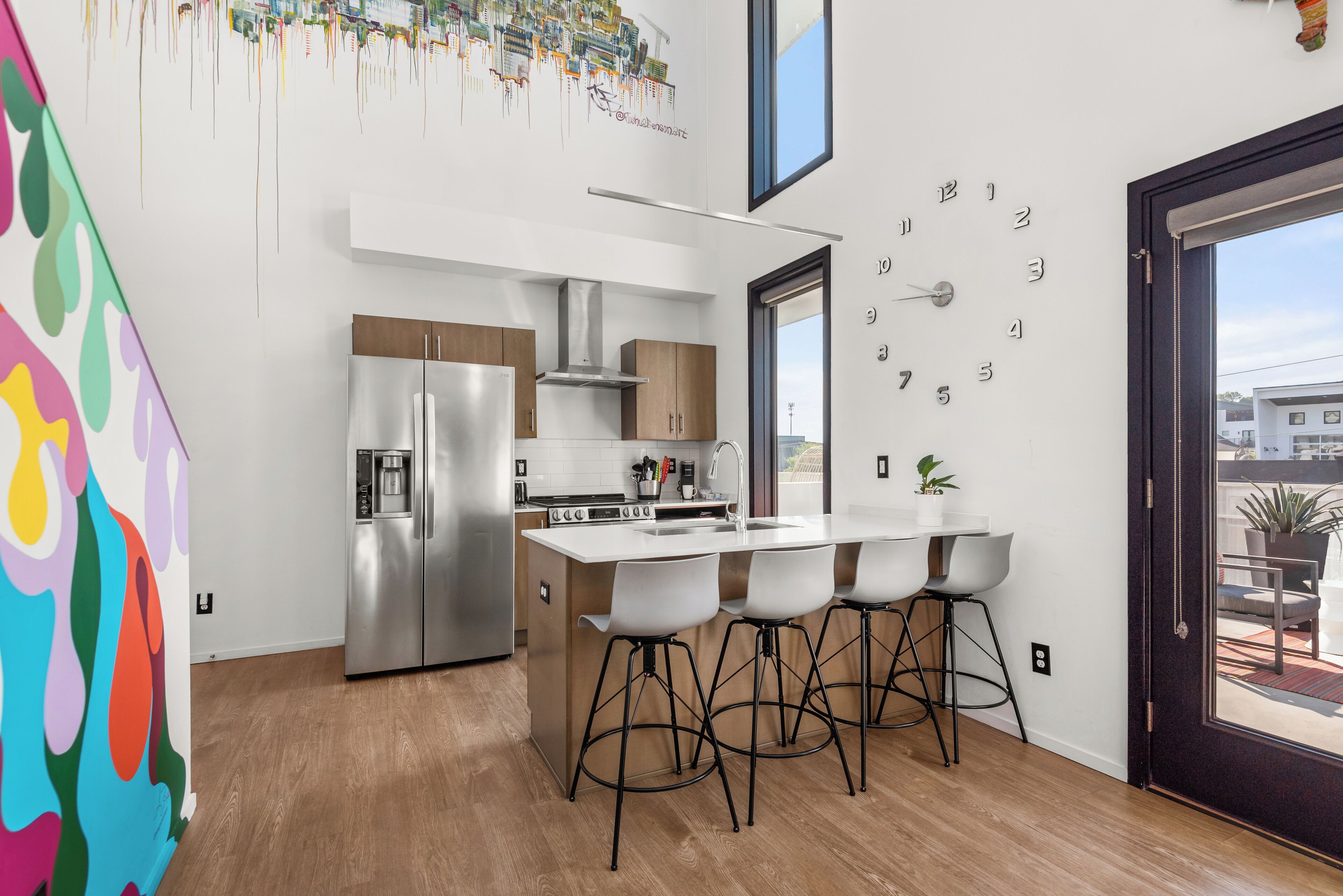 Réfrigérateur, micro-ondes, four, plaque de cuisson