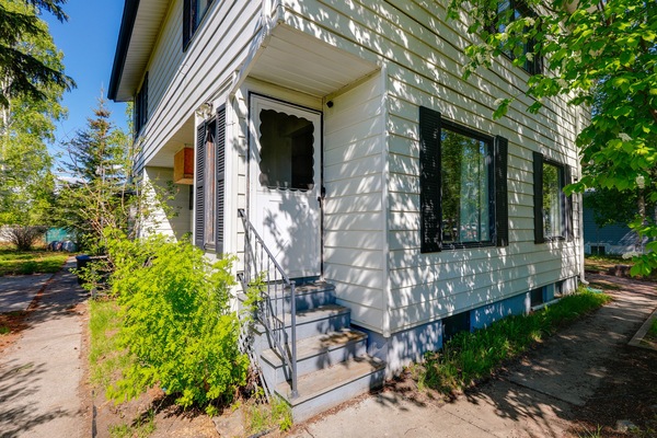 Fairbanks Vacation Rental | Studio | 1BA | 950 Sq Ft | Stairs Required