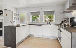 Køleskab, mikrobølgeovn, ovn, kogeplade