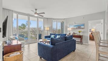 Smart TV, fireplace, ping pong, books