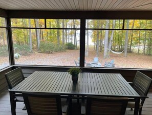 Dining - License To Chill - Lakefront/Screened in Porch (Bumpass)