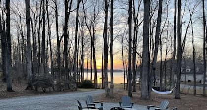 License To Chill - Lakefront/Screened in Porch