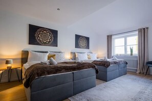3 Schlafzimmer, Schreibtisch, Bügeleisen/Bügelbrett, WLAN