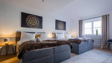 3 Schlafzimmer, Schreibtisch, Bügeleisen/Bügelbrett, WLAN