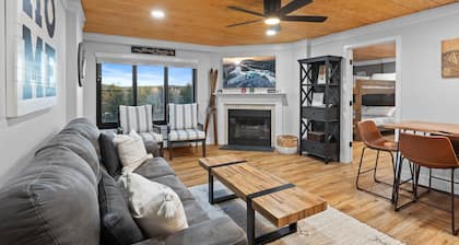 Ski In/out, Sleeps 8, Pool, Hot Tub, Snow Tubing!