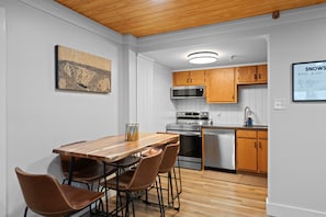 Fridge, microwave, oven, stovetop - Ski In/out, Sleeps 8, Pool, Hot Tub, Snow Tubing! (Snowshoe)