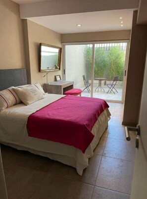 2 habitaciones, tabla de planchar con plancha, cuna de viaje y wifi 