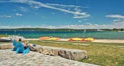 Private Rooftop BayView&Town2 Lake Michigan Views. Walk to Beach AND Dining!